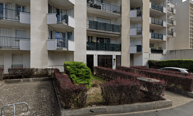 3 emplacements de stationnement (dont 2 PMR) — BOURG-LA-REINE