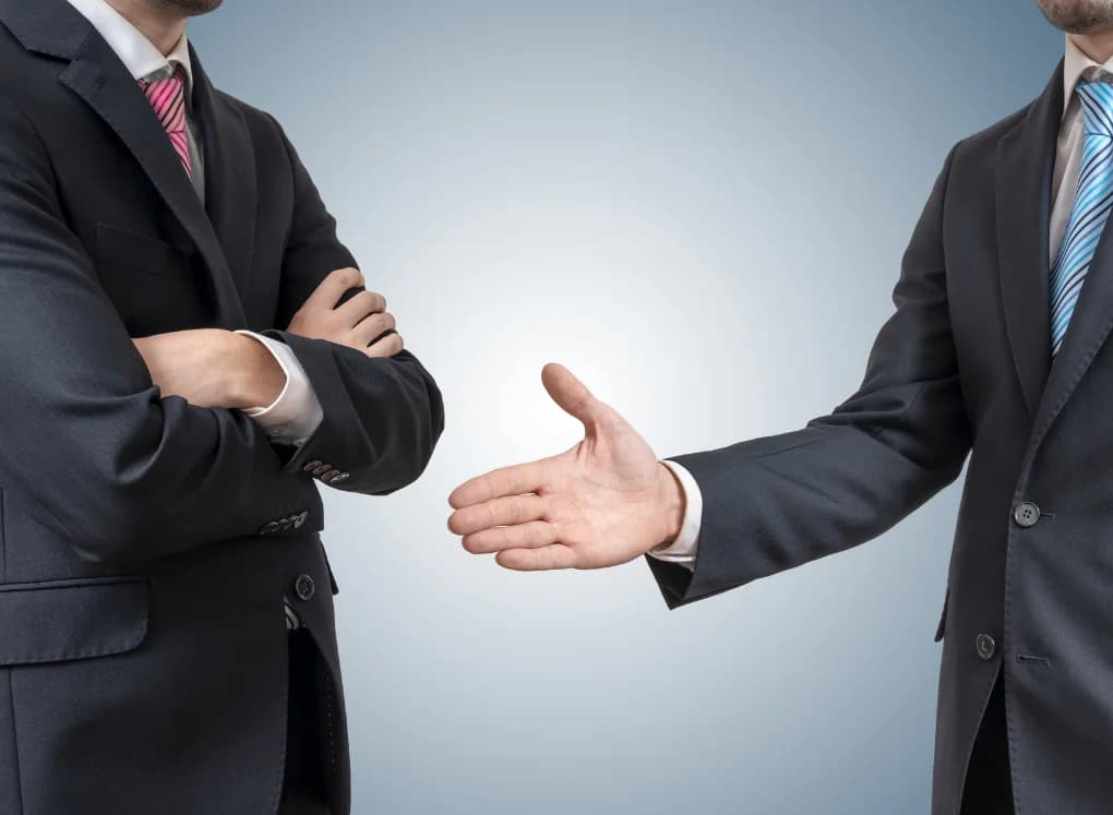 Mon associé ne vient plus travailler : comment réagir pour préserver la société ?